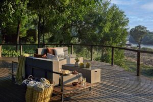 lion_sands_ivory_lodge_deck_lounge_sunrise