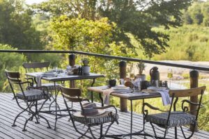 lion_sands_tinga_lodge_breakfast_deck
