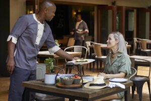 lion_sands_tinga_lodge_breakfast_service