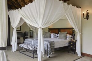 lion_sands_tinga_lodge_suite_bedroom_1
