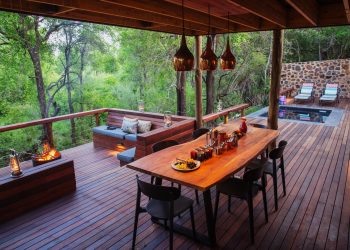 Nare Suite Outdoor Dining Area