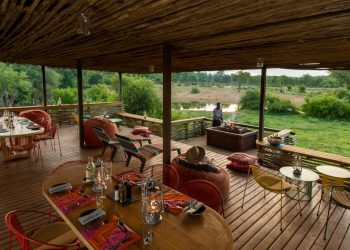 Tlou Deck Dining Setup